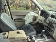 ✅ 2011 Ford Escape Hybrid • VIN: 1FMCU5K36BKB54964 • Lot: 82873554. Wystawiony na Copart z przebiegiem Nie podano. Bezpłatny archiwum sprzedaży aukcyjnych z USA i szczegółowy raport historii pojazdu na DreamBid. Zdjęcie 7.