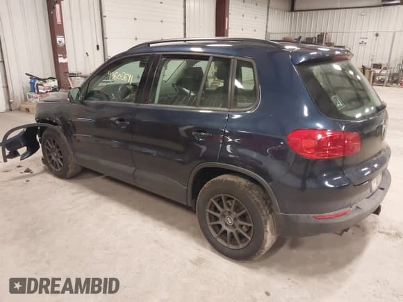 ✅ 2016 Volkswagen Tiguan SEL • VIN: WVGBV7AX9GW577689 • Lot: 43605641. Wystawiony na IAAI z przebiegiem 139 893 mil. Bezpłatny archiwum sprzedaży aukcyjnych z USA i szczegółowy raport historii pojazdu na DreamBid. Zdjęcie 3.