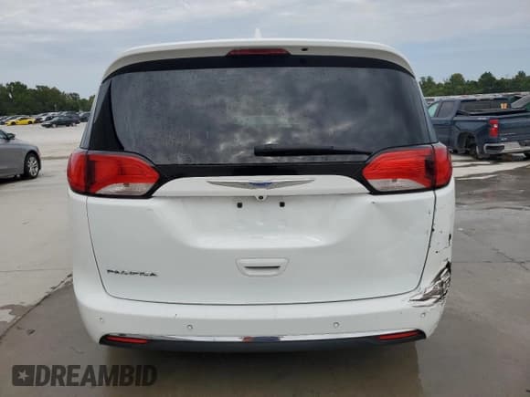 ✅ 2018 Chrysler Pacifica Touring L Plus • VIN: 2C4RC1EG4JR172565 • Лот: 80069545. Опубликован ранее на Copart с пробегом 83 667 миль. Бесплатный доступ к архиву аукционных продаж из США и подробный отчёт об истории автомобиля на DreamBid. Изображение 6.