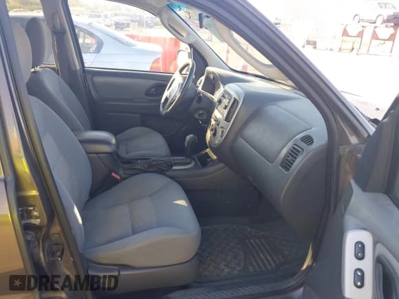 ✅ 2006 Ford Escape XLT • VIN: 1FMYU93156KC72455 • Lot: 42967500. Listed on IAAI with 213,859 mi. Free auction sales archive from the USA and detailed vehicle history report at DreamBid. Image 5.