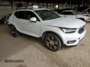 ✅ 2022 Volvo XC40 Inscription • VIN: YV4162UL4N2756751 • Лот: 51120385. Опубликован ранее на Copart с пробегом 9 049 миль. Бесплатный доступ к архиву аукционных продаж из США и подробный отчёт об истории автомобиля на DreamBid. Изображение 4.