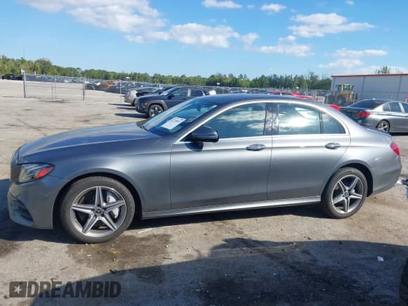 ✅ 2018 Mercedes-Benz E 300 • VIN: WDDZF4KBXJA317975 • Lot: 43728953. Listed on IAAI with 54,923 mi. Free auction sales archive from the USA and detailed vehicle history report at DreamBid. Image 15.