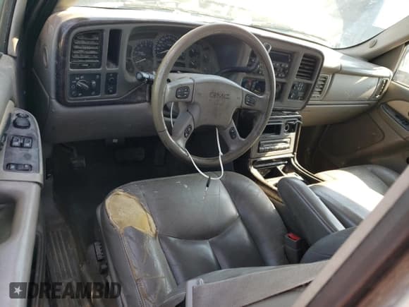 ✅ 2004 GMC Sierra Denali • VIN: 2GTFK69U641123986 • Lot: 62769135. Listed on Copart with Not provided. Free auction sales archive from the USA and detailed vehicle history report at DreamBid. Image 8.