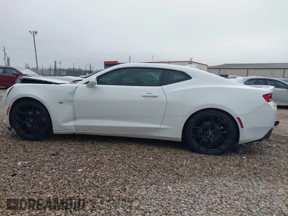 ✅ 2017 Chevrolet Camaro 2LT • VIN: 1G1FD1RSXH0180911 • Lot: 43771542. Listed on IAAI with 97,818 mi. Free auction sales archive from the USA and detailed vehicle history report at DreamBid. Image 14.