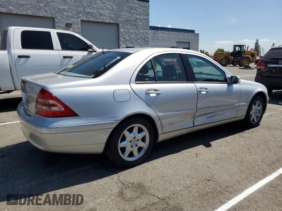 ✅ 2001 Mercedes-Benz C 230/260/280/320 • VIN: WDBRF61J41F099449 • Лот: 80432995. Опубликован ранее на Copart с пробегом Не указан. Бесплатный доступ к архиву аукционных продаж из США и подробный отчёт об истории автомобиля на DreamBid. Изображение 3.