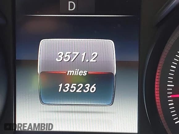 ✅ 2017 Mercedes-Benz C 300 • VIN: 55SWF4KB5HU191862 • Lot: 43571700. Wystawiony na IAAI z przebiegiem 135 236 mil. Bezpłatny archiwum sprzedaży aukcyjnych z USA i szczegółowy raport historii pojazdu na DreamBid. Zdjęcie 15.