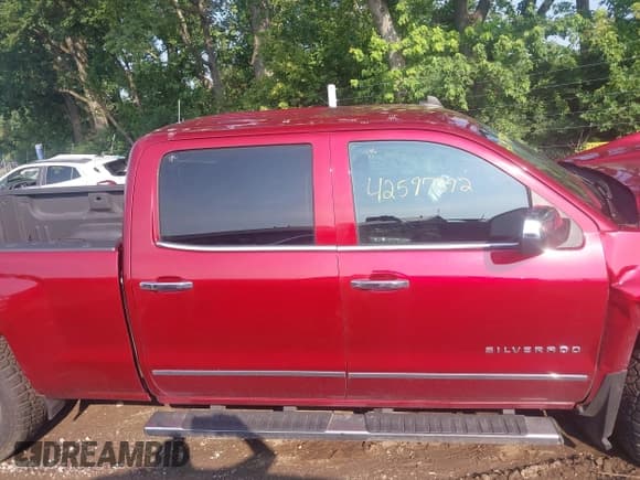 ✅ 2018 Chevrolet Silverado 1500 LTZ • VIN: 3GCUKSEC6JG537673 • Lot: 42597392. Wystawiony na IAAI z przebiegiem 286 513 mil. Bezpłatny archiwum sprzedaży aukcyjnych z USA i szczegółowy raport historii pojazdu na DreamBid. Zdjęcie 13.