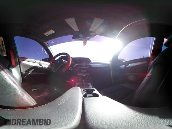 ✅ 2013 Mercedes-Benz C 300 Luxury • VIN: WDDGF8AB1DR241584 • Lot: 43623925. Wystawiony na IAAI z przebiegiem 89 646 mil. Bezpłatny archiwum sprzedaży aukcyjnych z USA i szczegółowy raport historii pojazdu na DreamBid. Zdjęcie 18.