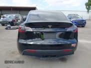 ✅ 2024 Tesla Model Y • VIN: 7SAYGDED8RF156984 • Lot: 43324819. Wystawiony na IAAI z przebiegiem 26 941 mil. Bezpłatny archiwum sprzedaży aukcyjnych z USA i szczegółowy raport historii pojazdu na DreamBid. Zdjęcie 16.