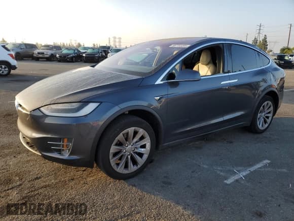 ✅ 2016 Tesla Model X 70D • VIN: 5YJXCBE27GF028515 • Lot: 86704495. Wystawiony na Copart z przebiegiem 71 792 mil. Bezpłatny archiwum sprzedaży aukcyjnych z USA i szczegółowy raport historii pojazdu na DreamBid. Zdjęcie 1.