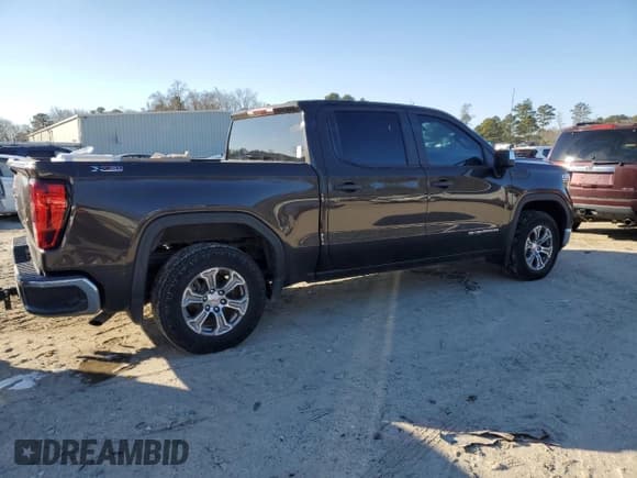 ✅ 2021 GMC Sierra 1500 • VIN: 3GTU9AEF0MG128069 • Lot: 86120714. Wystawiony na Copart z przebiegiem 98 906 mil. Bezpłatny archiwum sprzedaży aukcyjnych z USA i szczegółowy raport historii pojazdu na DreamBid. Zdjęcie 3.