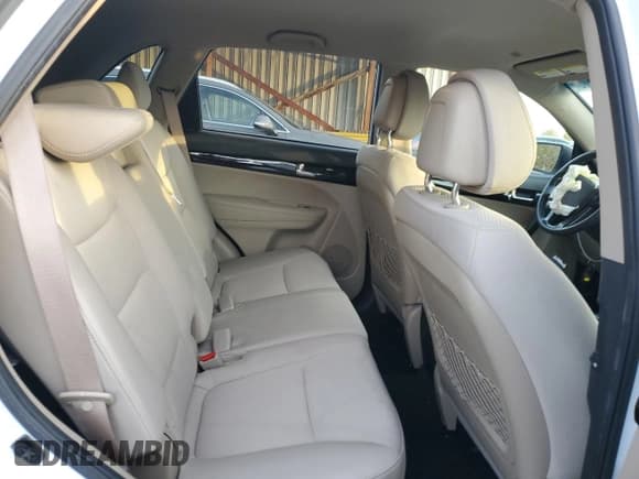 ✅ 2011 Kia Sorento LX • VIN: 5XYKTCA16BG027712 • Lot: 82656515. Listed on Copart with 108,511 mi. Free auction sales archive from the USA and detailed vehicle history report at DreamBid. Image 10.