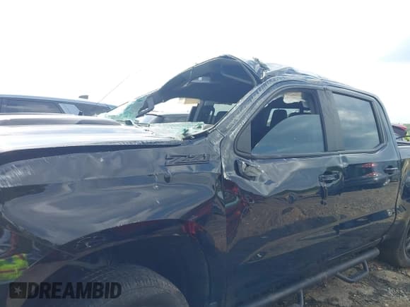 ✅ 2022 Chevrolet Silverado 1500 LT Trail Boss • VIN: 3GCUDFEDXNG527387 • Lot: 42269841. Wystawiony na IAAI z przebiegiem Nie podano. Bezpłatny archiwum sprzedaży aukcyjnych z USA i szczegółowy raport historii pojazdu na DreamBid. Zdjęcie 6.