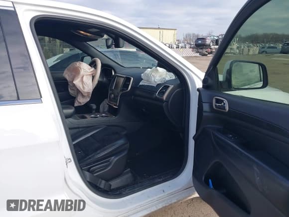 ✅ 2015 Jeep Grand Cherokee Laredo • VIN: 1C4RJEAG8FC721512 • Lot: 41090495. Listed on IAAI with 91,761 mi. Free auction sales archive from the USA and detailed vehicle history report at DreamBid. Image 5.