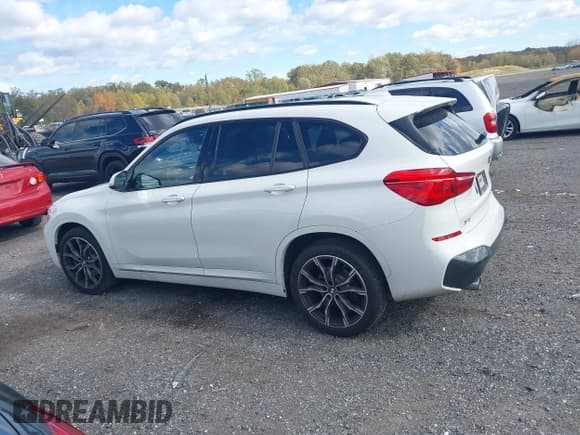 ✅ 2020 BMW X1 xDrive28i • VIN: WBXJG9C00L5R69467 • Lot: 43390251. Wystawiony na IAAI z przebiegiem 97 121 mil. Bezpłatny archiwum sprzedaży aukcyjnych z USA i szczegółowy raport historii pojazdu na DreamBid. Zdjęcie 14.