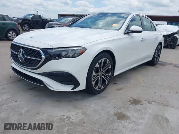 ✅ 2025 Mercedes-Benz E 350 • VIN: W1KLF4GB8SA134669 • Lot: 42215245. Wystawiony na IAAI z przebiegiem 92 mil. Bezpłatny archiwum sprzedaży aukcyjnych z USA i szczegółowy raport historii pojazdu na DreamBid. Zdjęcie 18.