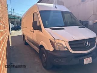 ✅ 2017 Mercedes-Benz Sprinter Cargo Worker • VIN: WD3PE8CD5HP543452 • Lot: 64231005. Wystawiony na Copart z przebiegiem Nie podano. Bezpłatny archiwum sprzedaży aukcyjnych z USA i szczegółowy raport historii pojazdu na DreamBid. Zdjęcie 1.