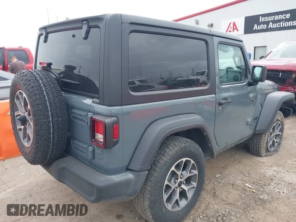 ✅ 2024 Jeep Wrangler Sport • VIN: 1C4PJXAN1RW120611 • Lot: 43155218. Wystawiony na IAAI z przebiegiem 7 817 mil. Bezpłatny archiwum sprzedaży aukcyjnych z USA i szczegółowy raport historii pojazdu na DreamBid. Zdjęcie 4.