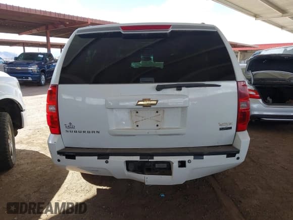 ✅ 2010 Chevrolet Suburban LS • VIN: 1GNUCHE01AR174986 • Lot: 41697401. Listed on IAAI with 333,135 mi. Free auction sales archive from the USA and detailed vehicle history report at DreamBid. Image 16.
