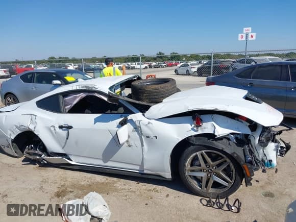 ✅ 2025 Ford Mustang GT • VIN: 1FA6P8CF5S5406291 • Lot: 43432863. Listed on IAAI with Not provided. Free auction sales archive from the USA and detailed vehicle history report at DreamBid. Image 13.