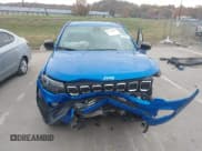 ✅ 2022 Jeep Compass Latitude • VIN: 3C4NJDBB9NT231501 • Lot: 43703819. Wystawiony na IAAI z przebiegiem Nie podano. Bezpłatny archiwum sprzedaży aukcyjnych z USA i szczegółowy raport historii pojazdu na DreamBid. Zdjęcie 12.