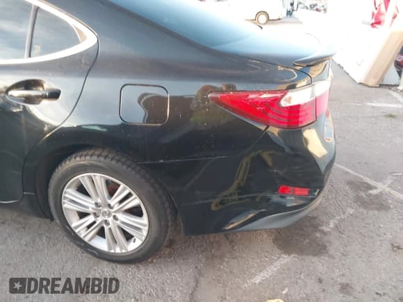 ✅ 2015 Lexus ES 330 • VIN: JTHBK1GG6F2159810 • Lot: 43721854. Listed on IAAI with 162,642 mi. Free auction sales archive from the USA and detailed vehicle history report at DreamBid. Image 17.