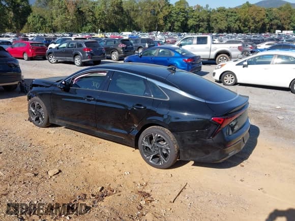 ✅ 2025 Kia K5 GT-Line • VIN: KNAG64J76S5393070 • Lot: 43229077. Wystawiony na IAAI z przebiegiem 4 100 mil. Bezpłatny archiwum sprzedaży aukcyjnych z USA i szczegółowy raport historii pojazdu na DreamBid. Zdjęcie 3.