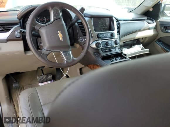 ✅ 2018 Chevrolet Suburban Premier • VIN: 1GNSCJKC3JR188580 • Lot: 48213225. Wystawiony na Copart z przebiegiem Nie podano. Bezpłatny archiwum sprzedaży aukcyjnych z USA i szczegółowy raport historii pojazdu na DreamBid. Zdjęcie 8.