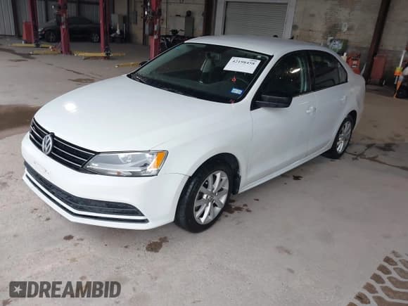 ✅ 2015 Volkswagen Jetta SE • VIN: 3VWD17AJ9FM271575 • Lot: 42198458. Listed on IAAI with 122,161 mi. Free auction sales archive from the USA and detailed vehicle history report at DreamBid. Image 2.