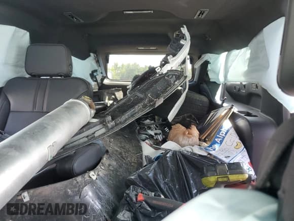 ✅ 2024 Chevrolet Suburban RST • VIN: 1GNSKEKDXRR167269 • Lot: 68016044. Wystawiony na Copart z przebiegiem Nie podano. Bezpłatny archiwum sprzedaży aukcyjnych z USA i szczegółowy raport historii pojazdu na DreamBid. Zdjęcie 10.