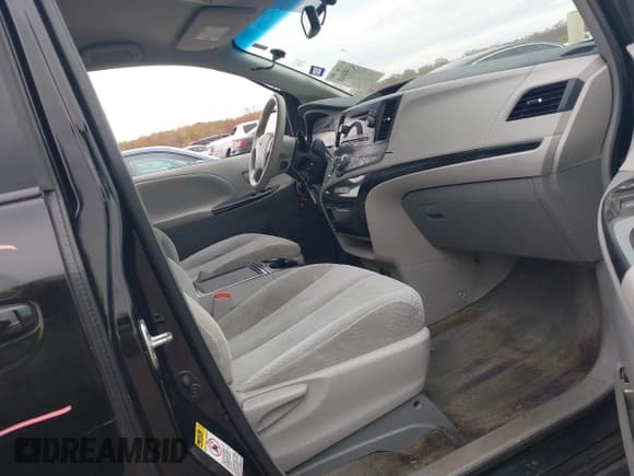 ✅ 2014 Toyota Sienna LE • VIN: 5TDKK3DC7ES457885 • Лот: 43556940. Опубликован ранее на IAAI с пробегом 177 201 миль. Бесплатный доступ к архиву аукционных продаж из США и подробный отчёт об истории автомобиля на DreamBid. Изображение 5.