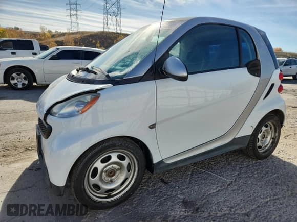 ✅ 2013 Smart fortwo Pure • VIN: WMEEJ3BA6DK623631 • Лот: 90112595. Опубликован ранее на Copart с пробегом 111 563 миль. Бесплатный доступ к архиву аукционных продаж из США и подробный отчёт об истории автомобиля на DreamBid. Изображение 1.