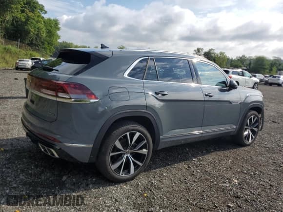 ✅ 2024 Volkswagen Atlas SEL Premium R-Line • VIN: 1V2FE2CA9RC208805 • Лот: 67718085. Опубликован ранее на Copart с пробегом 17 649 миль. Бесплатный доступ к архиву аукционных продаж из США и подробный отчёт об истории автомобиля на DreamBid. Изображение 3.