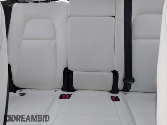 ✅ 2021 Tesla Model Y Performance • VIN: 5YJYGDEF3MF197126 • Лот: 43643319. Опубликован ранее на IAAI с пробегом Не указан. Бесплатный доступ к архиву аукционных продаж из США и подробный отчёт об истории автомобиля на DreamBid. Изображение 8.