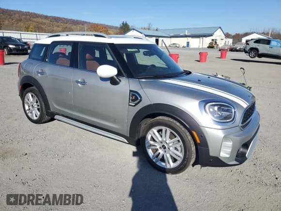 ✅ 2024 MINI Countryman Cooper S • VIN: WMZ83BR08R3S16831 • Lot: 79364014. Listed on Copart with 10,125 mi. Free auction sales archive from the USA and detailed vehicle history report at DreamBid. Image 4.
