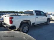✅ 2023 Chevrolet Silverado 2500HD Work Truck • VIN: 1GC1YLE7XPF169163 • Lot: 90227305. Wystawiony na Copart z przebiegiem 56 939 mil. Bezpłatny archiwum sprzedaży aukcyjnych z USA i szczegółowy raport historii pojazdu na DreamBid. Zdjęcie 3.