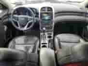 2016 Chevrolet Malibu LTZ z VIN 1G11E5SA3GF129441, wystawiony jako Copart lot #90937695 z przebiegiem 155 767 mil mil oraz Czysty tytuł • Clean title. Historia ofert i sprzedaży dostępna na DreamBid. Obrazek 8.