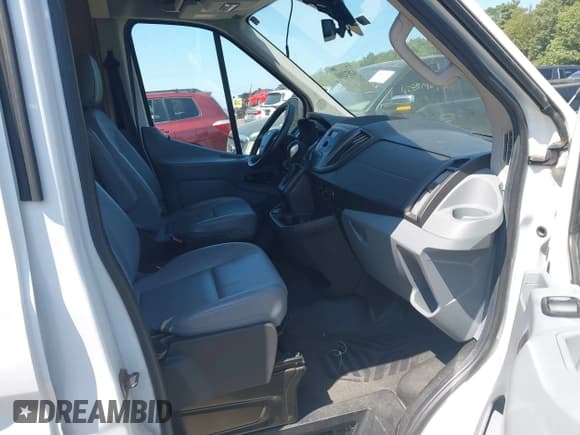 ✅ 2017 Ford Transit • VIN: 1FTYE2CM5HKA19500 • Lot: 42872103. Wystawiony na IAAI z przebiegiem 194 329 mil. Bezpłatny archiwum sprzedaży aukcyjnych z USA i szczegółowy raport historii pojazdu na DreamBid. Zdjęcie 5.