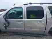 2014 Chevrolet Suburban LT z VIN 1GNSCJE0XER203597, wystawiony jako IAAI lot #42215407 z przebiegiem 186 556 mil mil oraz . Historia ofert i sprzedaży dostępna na DreamBid. Obrazek 15.