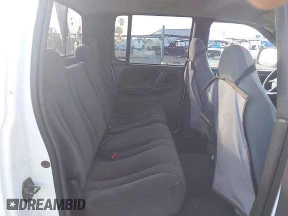 ✅ 2000 Dodge Dakota Sport • VIN: 1B7GG2AN1YS666364 • Lot: 41718320. Wystawiony na IAAI z przebiegiem 191 976 mil. Bezpłatny archiwum sprzedaży aukcyjnych z USA i szczegółowy raport historii pojazdu na DreamBid. Zdjęcie 8.