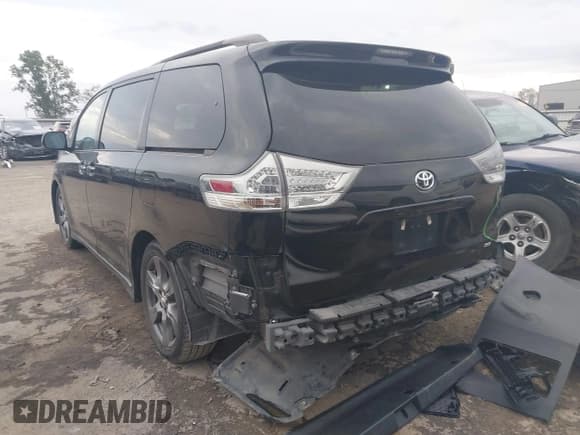 ✅ 2017 Toyota Sienna SE • VIN: 5TDXZ3DC5HS780533 • Lot: 43437418. Wystawiony na IAAI z przebiegiem 143 451 mil. Bezpłatny archiwum sprzedaży aukcyjnych z USA i szczegółowy raport historii pojazdu na DreamBid. Zdjęcie 3.