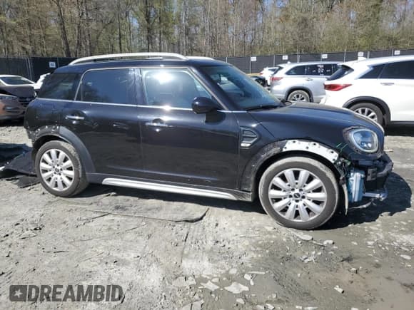 ✅ 2017 MINI Countryman Cooper • VIN: WMZYS7C38H3E06973 • Lot: 52487865. Listed on Copart with 131,464 mi. Free auction sales archive from the USA and detailed vehicle history report at DreamBid. Image 4.