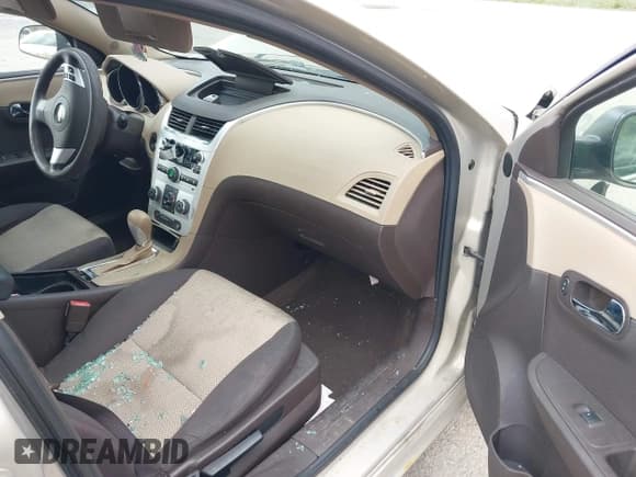 ✅ 2010 Chevrolet Malibu 1LS • VIN: 1G1ZB5EB2AF293884 • Lot: 43537559. Wystawiony na IAAI z przebiegiem 129 431 mil. Bezpłatny archiwum sprzedaży aukcyjnych z USA i szczegółowy raport historii pojazdu na DreamBid. Zdjęcie 5.