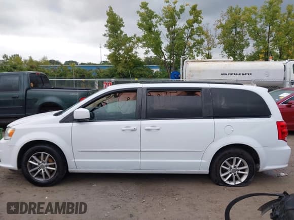 ✅ 2016 Dodge Grand Caravan SXT • VIN: 2C4RDGCG9GR370554 • Lot: 43150061. Listed on IAAI with 109,304 mi. Free auction sales archive from the USA and detailed vehicle history report at DreamBid. Image 14.
