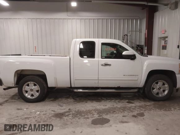 ✅ 2011 Chevrolet Silverado 1500 LT • VIN: 1GCRKSE30BZ105667 • Lot: 43711830. Wystawiony na IAAI z przebiegiem 199 620 mil. Bezpłatny archiwum sprzedaży aukcyjnych z USA i szczegółowy raport historii pojazdu na DreamBid. Zdjęcie 13.