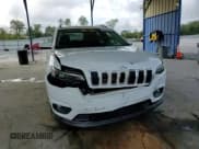 ✅ 2019 Jeep Cherokee Latitude • VIN: 1C4PJLCB1KD266942 • Лот: 82274495. Опубликован ранее на Copart с пробегом 132 176 миль. Бесплатный доступ к архиву аукционных продаж из США и подробный отчёт об истории автомобиля на DreamBid. Изображение 14.