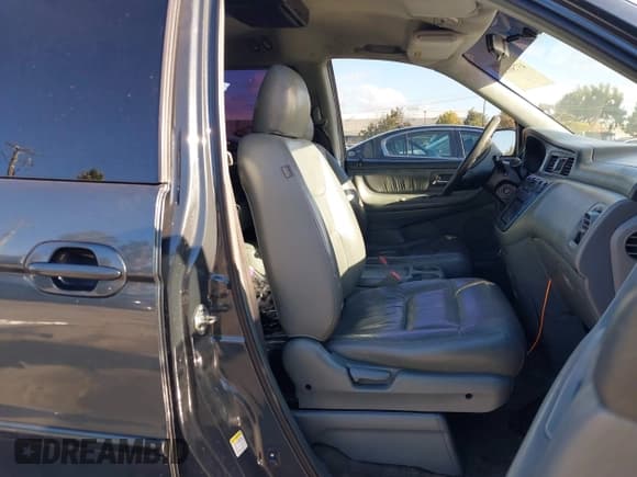 ✅ 2003 Honda Odyssey EX-L • VIN: 5FNRL18913B026944 • Лот: 43750155. Опубликован ранее на IAAI с пробегом 265 155 миль. Бесплатный доступ к архиву аукционных продаж из США и подробный отчёт об истории автомобиля на DreamBid. Изображение 5.