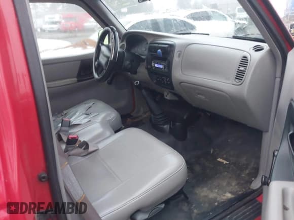 ✅ 1999 Ford Ranger XL • VIN: 1FTYR10C9XUB88822 • Lot: 43837768. Listed on IAAI with 316,255 mi. Free auction sales archive from the USA and detailed vehicle history report at DreamBid. Image 5.