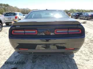 2020 Dodge Challenger SXT z VIN 2C3CDZGG9LH110851, wystawiony jako Copart lot #53502795 z przebiegiem 28 847 mil mil oraz Szkoda całkowita • Salvage title. Historia ofert i sprzedaży dostępna na DreamBid. Obrazek 6.