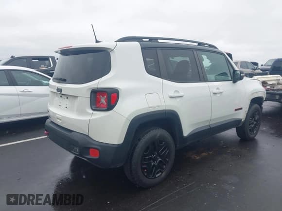 ✅ 2018 Jeep Renegade Trailhawk • VIN: ZACCJBCBXJPG76647 • Lot: 43546372. Wystawiony na IAAI z przebiegiem 138 523 mil. Bezpłatny archiwum sprzedaży aukcyjnych z USA i szczegółowy raport historii pojazdu na DreamBid. Zdjęcie 4.